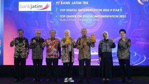 Konsisten Lakukan Transformasi Digital, Bank Jatim Borong 2 Penghargaan di Ajang TOP Digital Awards 2023