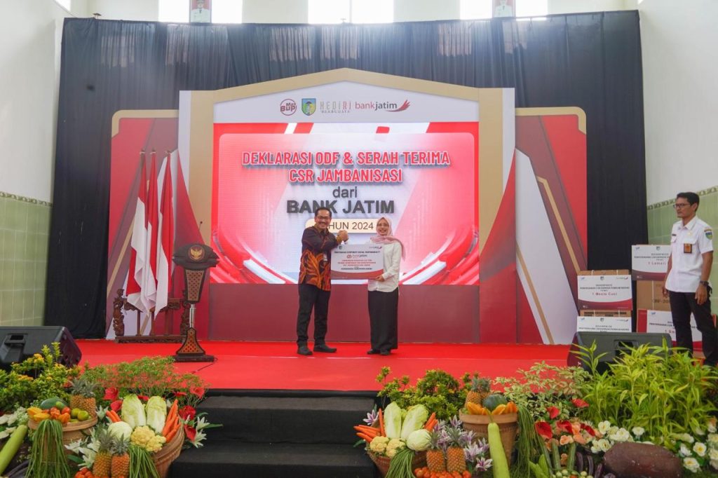 Tingkatkan Kesehatan Masyarakat, Bank Jatim Serahkan Bantuan 168 Jambanisasi