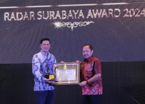 Radar Surabaya Award 2024, Bank Jatim Dinobatkan Sebagai BUMD yang Inovatif dan Ekspansif