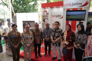 Dukung Program EKI yang Diluncurkan Oleh OJK, BJTM Berikan Fasilitas Tenda dan Agen Jatim kepada UMKM Kab. Bojonegoro