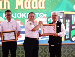 Dukung Layanan Non Tunai di Trans Jatim, Bank Jatim Raih Apresiasi Dari Pemprov
